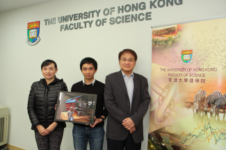 From the right: Professor Cheung Wing Sum, Associate Dean of HKU Science (Development and External Relations), Gabriel Gallardo, a local Year 4 BSc student majoring in Physics and his supervisor Dr Yanjun Tu.